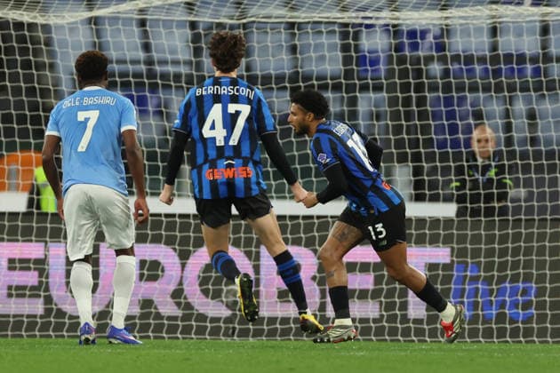 SS Lazio v Atalanta BC - Serie A Atalanta s Ederson Jose Dos Santos celebrates after scoring their first goal on a penalty during the Serie A soccer match between SS Lazio and Atalanta BC at Stadio Olimpico in Rome, Italy, on February 14, 2026. Rome Lazio Italy  Copyright: xCiroxDexLucax originalFilename:deluca-sslazioa260214_npOaz.jpg