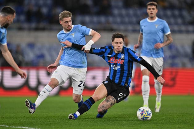 SS Lazio v Atalanta BC - Serie A Keneth Taylor of S.S. Lazio and Nicola Zalewski of Atalanta B.C. are in action during the 25th matchday of the Serie A championship between S.S. Lazio and Atalanta B.C. at the Stadio Olimpico in Rome, Italy, on February 14, 2026. Rome Italy Italy  Copyright: xDomenicoxCippitellix originalFilename:cippitelli-sslazioa260214_npIWM.jpg