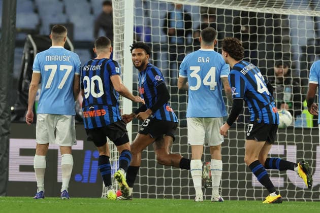 SS Lazio v Atalanta BC - Serie A Atalanta s Ederson Jose Dos Santos celebrates after scoring their first goal on a penalty during the Serie A soccer match between SS Lazio and Atalanta BC at Stadio Olimpico in Rome, Italy, on February 14, 2026. Rome Lazio Italy  Copyright: xCiroxDexLucax originalFilename:deluca-sslazioa260214_npclZ.jpg