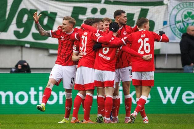 Semi Sahin 1 FC Kaiserslautern celebrates the goal for 1 0 with Norman Bassette 1 FC Kaiserslautern , Luca Sirch 1 FC Kaiserslautern , Mika Haas 1 FC Kaiserslautern , Atanas Chernev 1 FC Kaiserslautern and Paul Joly 1 FC Kaiserslautern , 1 FC Kaiserslautern vs SpVgg Greuther Fuerth, Football, 2 Bundesliga, Matchday 22, Season 2025 2026, 14 02 2025 1 FC Kaiserslautern vs SpVgg Greuther Fuerth, Football, 2 Bundesliga, Matchday 22, Season 2025 2026, 14 02 2025 Copyright: xEibner-Pressefoto AlexanderxNeisx EP_ANS