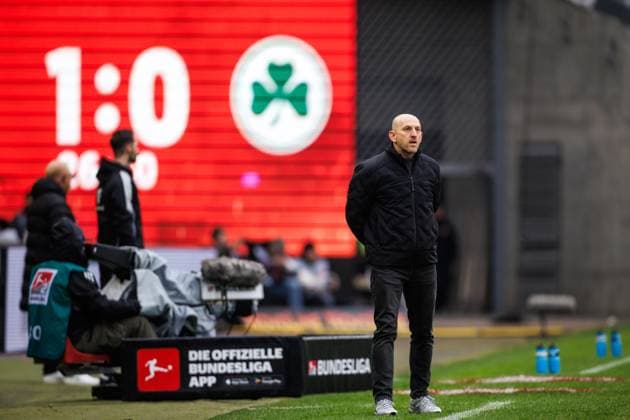 Thorsten Lieberknecht Coach 1 FC Kaiserslautern on the touchline, 1 FC Kaiserslautern vs SpVgg Greuther Fuerth, Football, 2 Bundesliga, Matchday 22, Season 2025 2026, 14 02 2025 1 FC Kaiserslautern vs SpVgg Greuther Fuerth, Football, 2 Bundesliga, Matchday 22, Season 2025 2026, 14 02 2025 Copyright: xEibner-Pressefoto AlexanderxNeisx EP_ANS