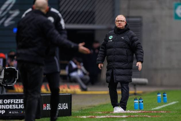 Heiko Vogel Coach SpVgg Greuther Fuerth on the touchline, 1 FC Kaiserslautern vs SpVgg Greuther Fuerth, Football, 2 Bundesliga, Matchday 22, Season 2025 2026, 14 02 2025 1 FC Kaiserslautern vs SpVgg Greuther Fuerth, Football, 2 Bundesliga, Matchday 22, Season 2025 2026, 14 02 2025 Copyright: xEibner-Pressefoto AlexanderxNeisx EP_ANS