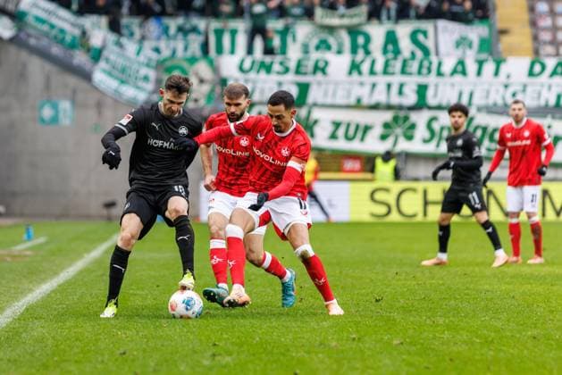 Branimir Hrgoto SpVgg Greuther Fuerth in a duel with Simon Asta 1 FC Kaiserslautern and Kenny Prince Redondo 1 FC Kaiserslautern , 1 FC Kaiserslautern vs SpVgg Greuther Fuerth, Soccer, 2 Bundesliga, Matchday 22, Season 2025 2026, 14 02 2025 1 FC Kaiserslautern vs SpVgg Greuther Fuerth, Soccer, 2 Bundesliga, Matchday 22, Season 2025 2026, 14 02 2025 Copyright: xEibner-Pressefoto AlexanderxNeisx EP_ANS