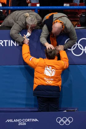 February 14, 2026, Milano, Lombardy, Italy: Jens van t Wout (2) of the Netherlands celebrates with his family after winning the gold medal in Short Track Speed skating, Eisschnelllauf Mens 1500m finals during the 2026 Winter Olympics at the Milano Ice Skating Arena on Saturday in Milano. Olympics 2026: Milano Cortina: Short Track Speed Skating Men s  - ZUMAj89_ 20260214_oly_j89_026 Copyright: xPaulxKitagakixJr.x