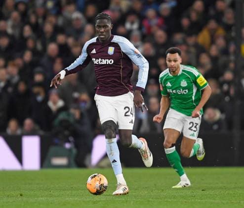 Amadou Onana of Aston Villa in action with Jacob Murphy of Newcastle United Aston Villa v Newcastle United, Emirates FA Cup, Fourth Round, Football, Villa Park, Birmingham, UK - 14 Feb 2026Birmingham Villa Park United Kingdom EDITORIAL USE ONLY No use with unauthorised audio, video, data, fixture lists, club league logos or live services. Online in-match use limited to 120 images, no video emulation. No use in betting, games or single club league player publications. Copyright: xAlanxWalter Shutterstockx 16608496cm