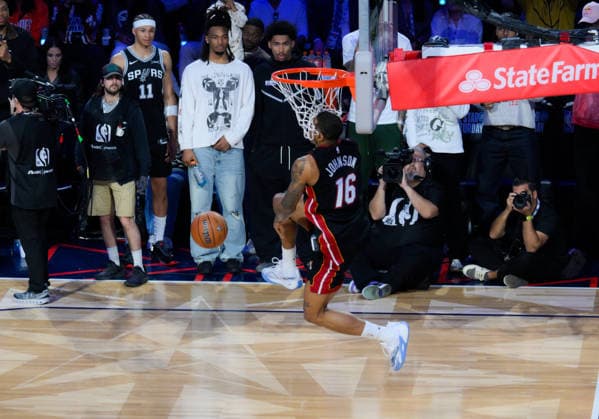NBA, Basketball Herren, USA All Star 2026: Slum Dunk Contest LOS ANGELES, CA - FEB 14: Keshad Johnson of Miami Heat won the Slum Dunk Contest during NBA All Star 2026 Saturday at Intuit Dome, Inglewood, Los Angeles, California, United States on February 14, 2026. Tayfun Coskun Anadolu California United States. Editorial use only. Please get in touch for any other usage.  Copyright: x2026xAnadoluxTayfunxCoskunx