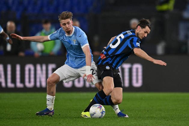 CALCIO - Serie A - SS Lazio vs Atalanta BC Keneth Taylor of S.S. Lazio and Marten de Roon of Atalanta B.C. are in action during the 25th matchday of the Serie A championship between S.S. Lazio and Atalanta B.C. at the Stadio Olimpico on February 14, 2026 in Rome, Italy. Rome Italy  Copyright: xIPAxSport ABACAx