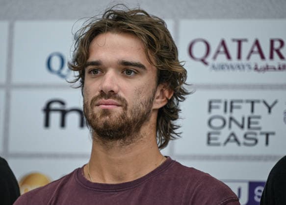 Doha Racket Exchange: WTA, Tennis Damen 1000 Finale Gives Way To ATP, Tennis Herren 500 Arrivals DOHA, QATAR FEBRUARY 14: Tomas Machac of the Czech Republic is seen at the official main draw for the 2026 Qatar ExxonMobil Open at the Khalifa International Tennis and Squash Complex in Doha, Qatar, February 14, 2026. The venue undergoes a logistical transition as the WTA 1000 concludes; while women s finals are played, arriving ATP players have begun official draws, press conferences, and training sessions ahead of the February 16 kickoff. Doha Qatar  Copyright: xArturxWidakx originalFilename:widak-doharack260214_nppou.jpg