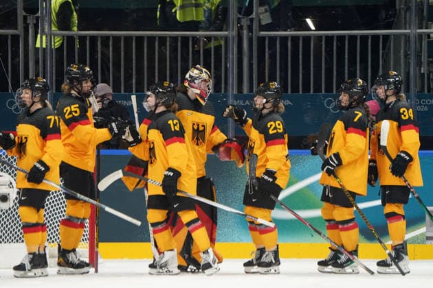 Milano Cortina, 2026 , Winter Olympic Games, Olympische Spiele, Olympia, OS Olympics, Winter-Olympische spiele 2026 , Eishockey Frauen, Finnland-Kanada ,vs Deutschland, Canada vs Germany Women , Playoffs Quarterfinals, Milano Rho Ice hockey, Eishockey Arena Germany Deutschland GER, enttäuscht Photocopyright Gladys Chai von der Laage *** Milano Cortina, 2026 , Winter Olympic Games, Olympics, Winter Olympics 2026 , Ice Hockey Women, Finland Canada ,vs Germany, Canada vs Germany Women , Playoffs Quarterfinals, Milano Rho Ice Hockey Arena Germany Germany GER, disappointed Photocopyright Gladys Chai von der Laage