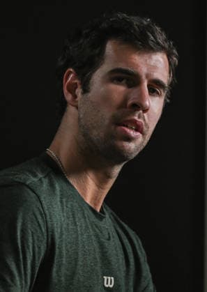 Doha Racket Exchange: WTA, Tennis Damen 1000 Finale Gives Way To ATP, Tennis Herren 500 Arrivals DOHA, QATAR FEBRUARY 14: Russian tennis player Karen Khachanov attends a media event during the transition day between tournaments at the Khalifa International Tennis and Squash Complex in Doha, Qatar, February 14, 2026. The venue undergoes a logistical transition as the WTA 1000 concludes; while women s finals are played, arriving ATP players have begun official draws, press conferences, and training sessions ahead of the February 16 kickoff. Doha Qatar  Copyright: xArturxWidakx originalFilename:widak-doharack260214_npCJD.jpg