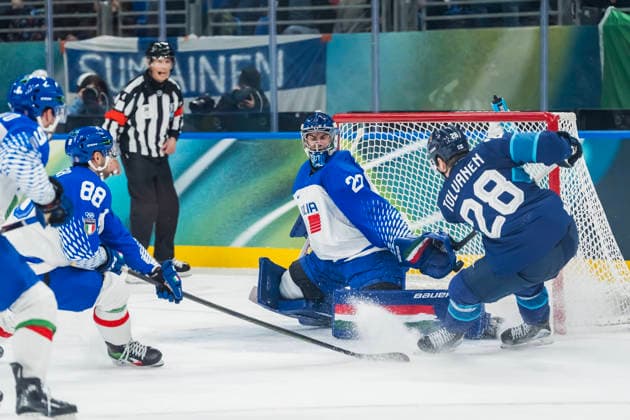 February 14, 2026, Milan, Italy: EELI TOLVANEN (28) of Finland scoring a goal against Italy in a Group B game at the Milano Santagiulia Ice hockey, Eishockey Arena during the 2026 Milano Cortina Winter Olympics. Finland won, 11:0. Milano Italy - ZUMAa161 20260214_oly_a161_094 Copyright: xWalterxG.xArcex