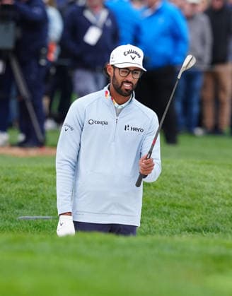 PEBBLE BEACH, CA - FEBRUARY 14: PGA, Golf Herren golfer Akshay Bhatia lines up a shot out of the sand on the 18th hole on February 14, 2026, during the third round of the PGA AT&T Pebble Beach Pro-Am at the Pebble Beach Golf Links at Pebble Beach, California. (Photo by Brian Spurlock Icon Sportswire) GOLF: FEB 14 PGA AT&T Pebble Beach Pro-Am EDITORIAL USE ONLY Icon26021443