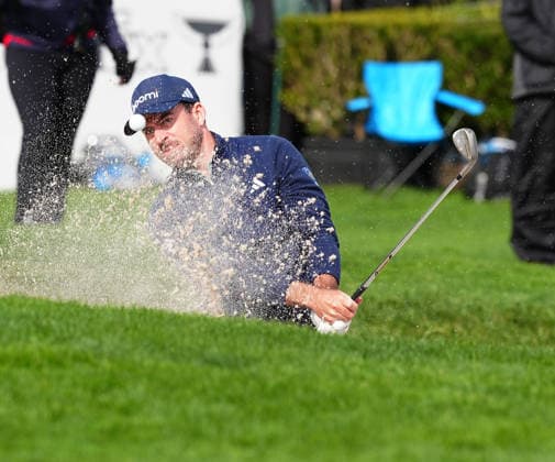 PEBBLE BEACH, CA - FEBRUARY 14: PGA, Golf Herren golfer Nick Taylor hits a sand shot on the 18th hole on February 14, 2026, during the third round of the PGA AT&T Pebble Beach Pro-Am at the Pebble Beach Golf Links at Pebble Beach, California. (Photo by Brian Spurlock Icon Sportswire) GOLF: FEB 14 PGA AT&T Pebble Beach Pro-Am EDITORIAL USE ONLY Icon26021451