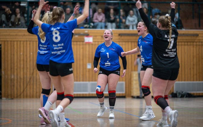 Volleyball, Season 2025 2026, Third League West, 14 02 2026, Matchday 16, Women, BW Dingden blue vs VV Humann Essen red v l Louisa Baumeister BW Dingden , Janne Epping BW Dingden , Lara Kruse BW Dingden , Leni Vehns BW Dingden , Mira Kruse Libera BW Dingden , Hamminkeln Sporthalle am Mumbeckerbach North Rhine-Westphalia Germany 260214_vb-d_bw-dingden_humann-essen_49458