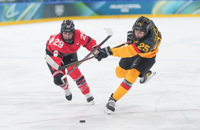(260215) -- MILAN, Feb. 15, 2026 -- Marie-Philip Poulin (L) of Canada vies with Laura Kluge of Germany during the Ice hockey, Eishockey women s play-offs quarterfinal between Canada and Germany at the Milan-Cortina 2026 Olympic Winter games, Winterspiele,Spiele, Summer games in Milan, Italy, Feb. 14, 2026. ) (MICO2026)ITALY-MILAN-OLYMPIC WINTER GAMES-ICE HOCKEY-PLAY-OFFS QUARTERFINAL-CAN VS GER SunxFei 