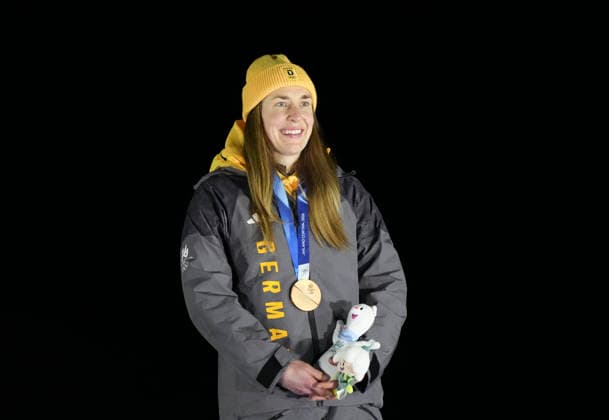 (260215) -- CORTINA D AMPEZZO, Feb. 15, 2026 -- Bronze medalist Jacqueline Pfeifer of Germany poses during the awarding ceremony for the skeleton women s competition at the Milan-Cortina 2026 Olympic Winter games, Winterspiele,Spiele, Summer games in Cortina, Italy, Feb. 14, 2026. ) (MICO2026)ITALY-CORTINA D AMPEZZO-OLYMPIC WINTER GAMES-SKELETON-WOMEN LixGang 