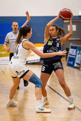 14 02 2026, xovx, Basketball Women 2 Bundesliga Nord, Bender Baskets Grünberg Astro Ladies Bochum v l Lena Graf Bender Baskets Grünberg , Lotta Morsbach VfL VIACTIV AstroLadies Bochum Grünberg Sporthalle Theo Koch Schule Hessen Deutschland DE