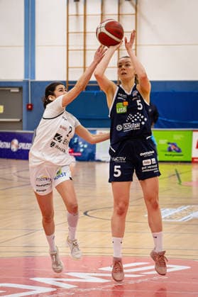 14 02 2026, xovx, Basketball Women 2 Bundesliga Nord, Bender Baskets Grünberg Astro Ladies Bochum v l Lotte Seegräber Bender Baskets Grünberg , Katja Scheller VfL VIACTIV AstroLadies Bochum Grünberg Sporthalle Theo Koch Schule Hessen Deutschland DE