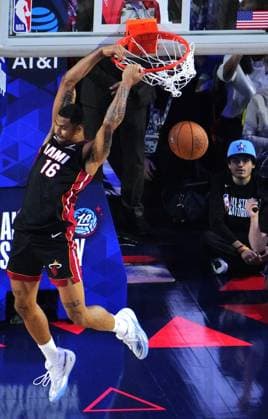 (260215) -- LOS ANGELES, Feb. 15, 2026 -- Miami Heat s Keshad Johnson dunks in the slam dunk contest at the NBA, Basketball Herren, USA basketball All-Star weekend festivities in Los Angeles, the United States, Feb. 14, 2026. ) (SP)U.S.-LOS ANGELES-BASKETBALL-NBA-ALL-STAR WEEKEND WuxXiaoling 