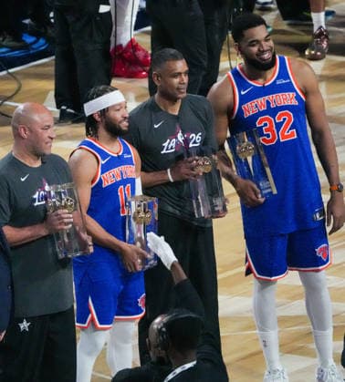 (260215) -- LOS ANGELES, Feb. 15, 2026 -- New York Knicks Jalen Brunson (2nd L) and Karl-Anthony Towns (1st R) pose with their trophies after the shooting stars competition at the NBA, Basketball Herren, USA basketball All-Star weekend festivities in Los Angeles, the United States, Feb. 14, 2026. (Photo by Xinhua) (SP)U.S.-LOS ANGELES-BASKETBALL-NBA-ALL-STAR WEEKEND SunxYuxuan 