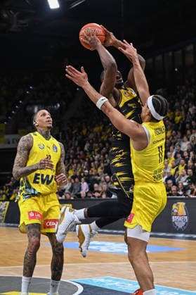 GER, Basketball, easy Credit BBL, EWE Baskets Oldenburg vs MHP Riesen Ludwigsburg 14 02 2026, EWE Arena, Oldenburg, GER, easy Credit BBL, EWE Baskets Oldenburg vs MHP Riesen Ludwigsburg, in the picture Yorman POLAS BARTOLO MHP Riesen Ludwigsburg 13 Nicholas TISCHLER EWE Baskets Oldenburg 11 Michale KYSER EWE Baskets Oldenburg 12 nordphotoxgmbhx xRojahn nph00310