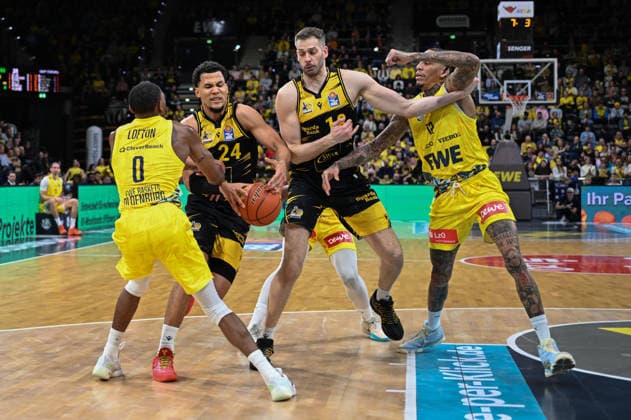 GER, Basketball, easy Credit BBL, EWE Baskets Oldenburg vs MHP Riesen Ludwigsburg 14 02 2026, EWE Arena, Oldenburg, GER, easy Credit BBL, EWE Baskets Oldenburg vs MHP Riesen Ludwigsburg, pictured Brandon TISCHLER MHP Riesen Ludwigsburg 24 Jonas WOHLFARTH BOTTERMANN MHP Riesen Ludwigsburg 18 Kyle LOFTON EWE Baskets Oldenburg 0 Michale KYSER EWE Baskets Oldenburg 12 nordphotoxgmbhx xRojahn nph00310