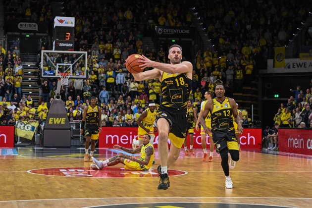 GER, Basketball, easy Credit BBL, EWE Baskets Oldenburg vs MHP Riesen Ludwigsburg 14 02 2026, EWE Arena, Oldenburg, GER, easy Credit BBL, EWE Baskets Oldenburg vs MHP Riesen Ludwigsburg, pictured Jonas WOHLFARTH BOTTERMANN MHP Riesen Ludwigsburg 18 Yorman POLAS BARTOLO MHP Riesen Ludwigsburg 13 nordphotoxgmbhx xRojahn nph00310