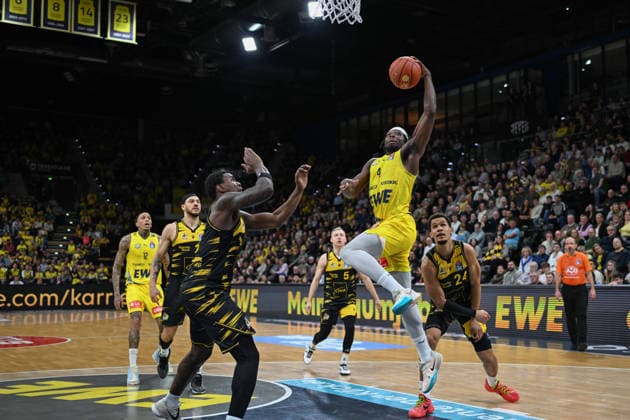 GER, Basketball, easy Credit BBL, EWE Baskets Oldenburg vs MHP Riesen Ludwigsburg 14 02 2026, EWE Arena, Oldenburg, GER, easy Credit BBL, EWE Baskets Oldenburg vs MHP Riesen Ludwigsburg, pictured Brain FOBBS EWE Baskets Oldenburg 4 Babacar SANE MHP Riesen Ludwigsburg 0 Brandon TISCHLER MHP Riesen Ludwigsburg 24 nordphotoxgmbhx xRojahn nph00310