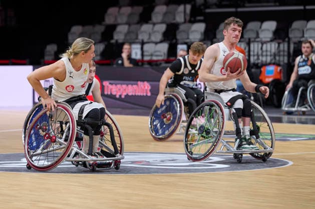 Nuremberg Falcons vs Allianz Rollers Ulm, Wheelchair Basketball, 2 Wheelchair Basketball Bundesliga, Division A, RBBL2 Div A 25 26, Nuremberg, KIA Metropol Arena, 13 Svenja Mayer Nuremberg Falcons , 11 Kim Robins Nuremberg Falcons RBBL2, Nuremberg Falcons vs Allianz Rollers Ulm Nuremberg KIA Metropol Arena Bayern Germany Copyright: xAmerican-Football.Network,x30nullvierxPhotographie,xGerhardxLehnerx