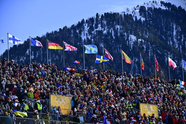 ANTERSELVA, ITALIEN 20260215 Publik och flaggor inför herrarnas 12,5 km jaktstart i skidskytte i Anterselva under vinter-OS i Milano Cortina, Italien. *** Bilden ingar i SPORTPAKET. För övriga BETALBILD ** ANTERSELVA ITALIEN x10030x *** ANTERSELVA, ITALY 20260215 Crowd and flags for the mens 12.5 km pursuit start in biathlon in Anterselva during the Winter Olympics in Milan Cortina, Italy Picture in SPORT PACKAGE For others PAY PICTURE ANTERSELVA ITALY x10030x  Copyright: xJonasxEkströmer TTx OS 2026 SKIDSKYTTE JAKTSTART HERRAR