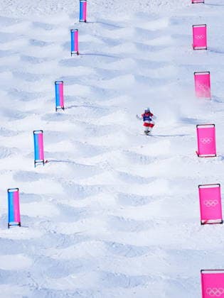 February 15, 2026, Livigno, Italy: Canada s Mikael Kingsbury competes during the men s dual moguls at the Milano Cortina 2026 Winter Olympic Games, Olympische Spiele, Olympia, OS in Livigno, Italy on Sunday, Feb. 15, 2026. Canada News - February 15, 2026  - ZUMAc35_ 20260215_zaf_c35_001 Copyright: xSeanxKilpatrickx