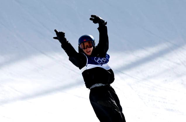 (260215) -- LIVIGNO, Feb. 15, 2026 -- Su Yiming of China reacts during the snowboard men s snowboard slopestyle qualification at the Milan-Cortina 2026 Olympic Winter games, Winterspiele,Spiele, Summer games in Livigno, Italy, Feb. 15, 2026. ) (MICO2026)ITALY-LIVIGNO-OLYMPIC WINTER GAMES-SNOWBOARD-MEN S SLOPESTYLE-QUALIFICATION WangxPeng 