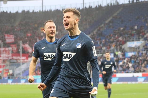 14 02 2026, xtvx, Fußball 1 Bundesliga, TSG 1899 Hoffenheim SC Freiburg v l Goal scored, Tor zum 1 0 Fisnik Asllani TSG 1899 Hoffenheim Torjubel, Goal celebration, celebrate the goal, celebrates scoring DFL DFB REGULATIONS PROHIBIT ANY USE OF PHOTOGRAPHS as IMAGE SEQUENCES and or QUASI VIDEO Sinsheim