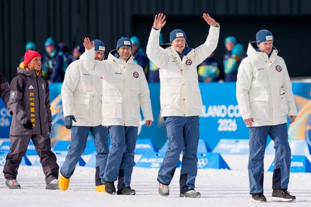 Winter Olympics in Milan Cortina 2026 Anterselva, Italy 20260215. Tarjei Bo, Johannes Thingnes Bo, Ole Einar Bjorndalen and Emil Hegle Svendsen, the Norwegian men s biathlon relay team from the 2014 Sochi Olympics, receive bronze medals during a special ceremony for the redistribution of Olympic medals at the 2026 Milan Cortina Winter Olympics. Photo: Heiko Junge NTB Anterselva Italy EDITORIAL USE ONLY. RESTRICTED USE FOR BETTING COMPANIES Ref:_SPOhvO0mrMCqlw.jpg *** Winter Olympics in Milan Cortina 2026 Anterselva, Italy 20260215 Tarjei Bo, Johannes Thingnes Bo, Ole Einar Bjorndalen and Emil Hegle Svendsen, the Norwegian men s biathlon relay team from the 2014 Sochi Olympics, receive bronze medals during a special ceremony for the redistribution of Olympic medals at the 2026 Milan Cortina Winter Olympics Photo Heiko Junge NTB Anterselva Italy EDITORIAL USE ONLY RESTRICTED USE FOR BETTING COMPANIES  Copyright: xHeikoxJungex xNTBx