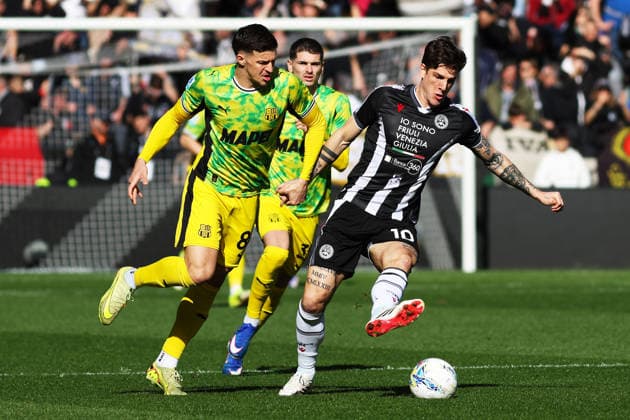 Udinese™s Nicolo Zaniolo fights for the ball with Sassuolo s Tarik Muharemovic during the Serie A soccer match between Udinese and Sassuolo at the Bluenergy Stadium in Udine, north east Italy - Sunday, February 15,2026 - soccer  Copyright: xAndreaxBressanutti LaPressex