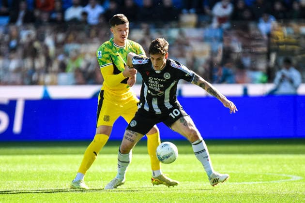 CALCIO - Serie A - Udinese Calcio vs US Sassuolo Udinese s Nicolo Zaniolo hidered by Sassuolo s Tarik Muharemovic during Udinese Calcio vs US Sassuolo, Italian soccer Serie A match in Udine, Italy, February 15 2026 Udine Italy  Copyright: xIPAxSport ABACAx