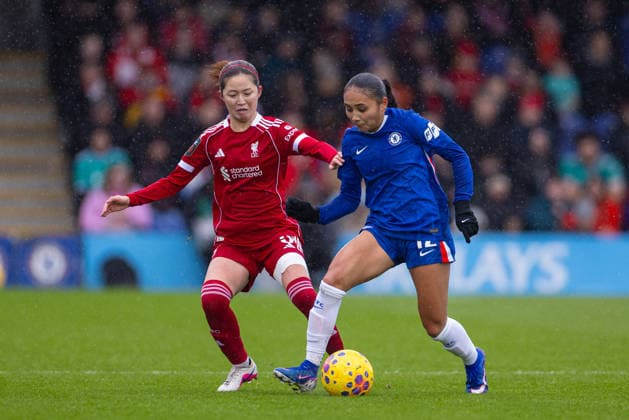 Football - FA Women™s Super League - Chelsea FC Women v Liverpool FC Women LONDON, ENGLAND - Sunday, February 15, 2026: Liverpool s Risa Shimizu (L) challenges Chelsea s Alyssa Thompson during the FA Women™s Super League match between Chelsea FC Women and Liverpool FC Women at Kingsmeadow. (Photo by David Rawcliffe Propaganda) KINGSTON-UPON-THAMES Kingsmeadow GREATER LONDON ENGLAND  Copyright: xPropagandax P2026-02-15-Chelsea_W_Liverpool_W-89