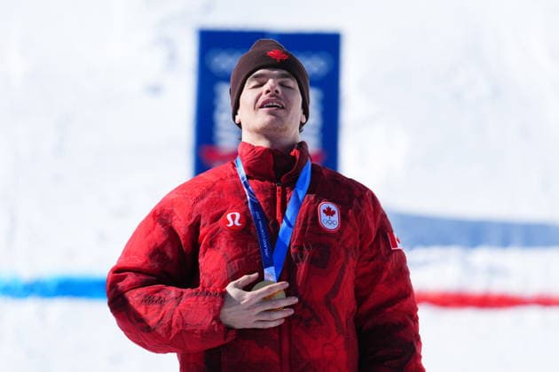 February 15, 2026, Livigno, Italy: Canada s Mikael Kingsbury celebrates his gold medal in the men s freestyle skiing dual moguls at the 2026 Winter Olympics, in Livigno, Italy, Sunday, Feb. 15, 2026. Canada News - February 15, 2026  - ZUMAc35_ 20260215_zaf_c35_042 Copyright: xSeanxKilpatrickx