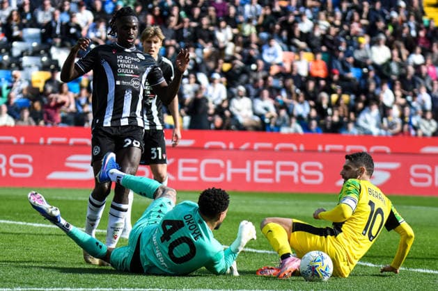 Udinese s Maduka Okoye saves a goal by Sassuolo s Domenico Berardi during Udinese Calcio vs US Sassuolo, Italian soccer Serie A match in Udine, Italy, February 15 2026  Copyright: xEttorexGriffoni IPAxSportx xipa-agency.netx xx IPA_71546034 IPA_Agency_IPA71546034