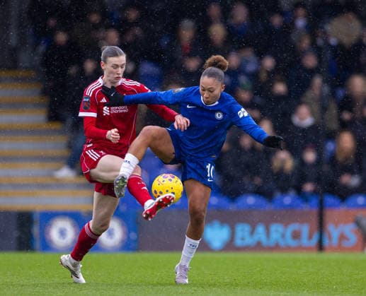 Football - FA Women™s Super League - Chelsea FC Women v Liverpool FC Women LONDON, ENGLAND - Sunday, February 15, 2026: Liverpool s Jenna Clark (L) is challenged by Chelsea s Lauren James during the FA Women™s Super League match between Chelsea FC Women and Liverpool FC Women at Kingsmeadow. (Photo by David Rawcliffe Propaganda) KINGSTON-UPON-THAMES Kingsmeadow GREATER LONDON ENGLAND  Copyright: xPropagandax P2026-02-15-Chelsea_W_Liverpool_W-96