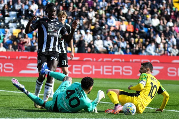 CALCIO - Serie A - Udinese Calcio vs US Sassuolo Udinese s Maduka Okoye saves a goal by Sassuolo s Domenico Berardi during Udinese Calcio vs US Sassuolo, Italian soccer Serie A match in Udine, Italy, February 15 2026 Udine Italy  Copyright: xIPAxSport ABACAx