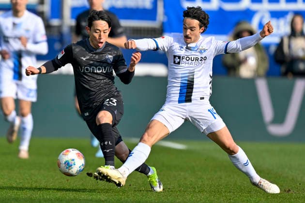 from left in duel Koji Miyoshi Bochum 23 Mika Baur Paderborn 14 15 02 2026 Soccer VfL Bochum vs SC Paderborn, Vonovia Ruhrstadion, Bochum, DFB DFL REGULATIONS PROHIBIT ANY USE OF PHOTOGRAPHS AS IMAGE SEQUENCES AND OR QUASI VIDEO Copyright: xpepphotox xHorstxMauelshagenx pep00321, pep_20260215_hm_281735