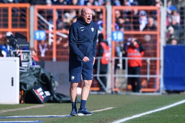 Soccer 2 Bundesliga 22 Matchday VfL Bochum SC Paderborn 07 on 15 02 2026 at Vonovia Ruhrstadion in Bochum Uwe Rösler Coach Head Coach Bochum DFL regulations prohibit any use of photographs as image sequences and or quasi video xRx
