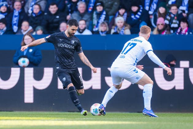 15 02 2026, Soccer, Season 2025 2026, 2 Bundesliga, 22 Matchday, VfL Bochum 1848 SC Paderborn 07, f l Gerrit Holtmann VfL Bochum 1848 , Laurin Curda SC Paderborn 07 , Bochum Vonovia Ruhrstadion NRW Germany xRHR PHOTO DEx Copyright: DennisxEwert RHR-FOTOx RHR-FOTO DE