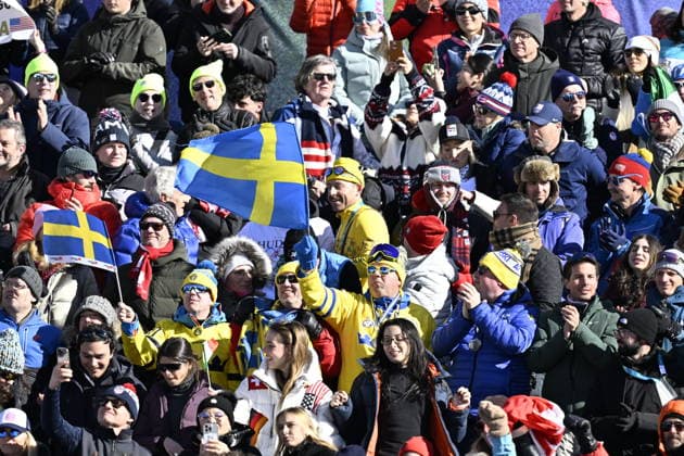 CORTINA, ITALY 20260215 Audience, fans with Swedish flags during the second run of the women s giant slalom in Cortina during the Winter Olympics in Milan Cortina, Italy. *** The image is included in the SPORTS PACKAGE. For others PAYMENT IMAGE *** CORTINA ITALY x10050x *** CORTINA, ITALY 20260215 Audience, fans with Swedish flags during the second run of the women s giant slalom in Cortina during the Winter Olympics in Milan Cortina, Italy The image is included in the SPORTS PACKAGE For others PAYMENT IMAGE CORTINA ITALY x10050x  Copyright: xPontusxLundahl TTx 2026 OLYMPICS ALPINE GIAN SLALOM WOMEN