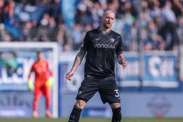 15 02 2026, Football, Season 2025 2026, 2 Bundesliga, 22 Matchday, VfL Bochum 1848 SC Paderborn 07, Philipp Hofmann VfL Bochum 1848 with the black special jersey, Bochum Vonovia Ruhrstadion NRW Germany xRHR PHOTO DEx Copyright: DennisxEwert RHR-FOTOx RHR-FOTO DE