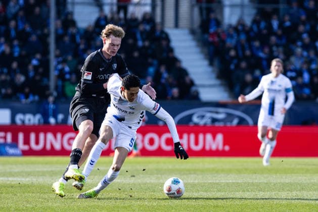 2 Soccer Bundesliga VfL Bochum SC Paderborn 15 02 2026 Mats Pannewig VfL Bochum, 24 , Santiago Castaneda SC Paderborn, 5 2 Soccer Bundesliga VfL Bochum SC Paderborn Vonovia Ruhrstadion, Bochum 15 02 2026 DFL regulations prohibit any use of photographs as image sequences and or quasi video Copyright: xBEAUTIFULxSPORTS Buriakovx