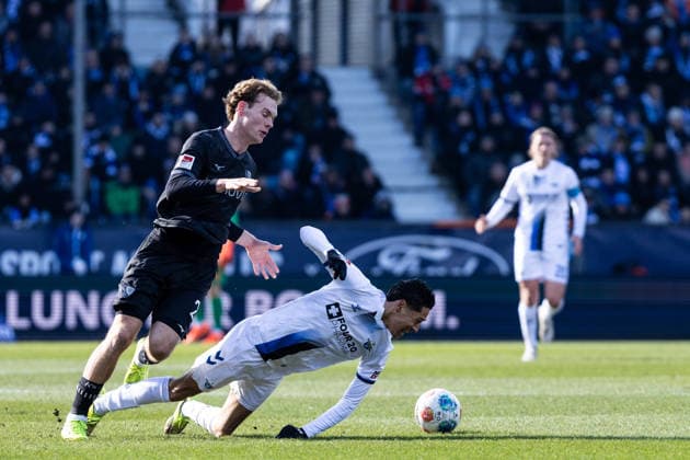 2 Soccer Bundesliga VfL Bochum SC Paderborn 15 02 2026 Mats Pannewig VfL Bochum, 24 , Santiago Castaneda SC Paderborn, 5 2 Soccer Bundesliga VfL Bochum SC Paderborn Vonovia Ruhrstadion, Bochum 15 02 2026 DFL regulations prohibit any use of photographs as image sequences and or quasi video Copyright: xBEAUTIFULxSPORTS Buriakovx