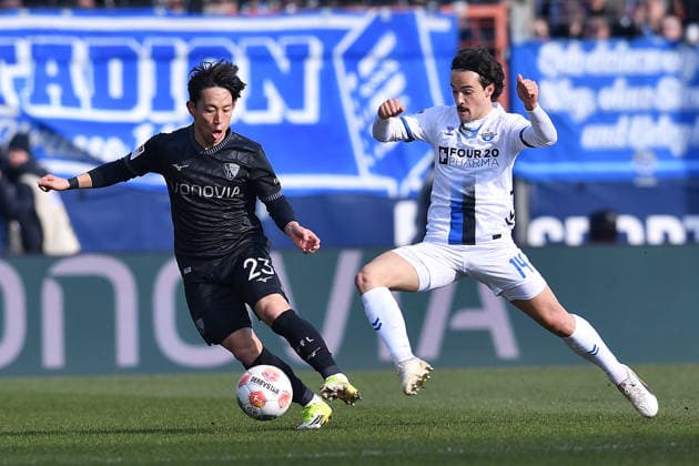 Soccer 2 Bundesliga 22 Matchday VfL Bochum SC Paderborn 07 on 15 02 2026 at Vonovia Ruhrstadion in Bochum Koji Miyoshi Bochum , left Mika Baur Paderborn , right DFL regulations prohibit any use of photographs as image sequences and or quasi video xRx
