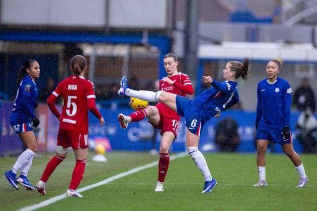Football - FA Women™s Super League - Chelsea FC Women v Liverpool FC Women LONDON, ENGLAND - Sunday, February 15, 2026: Liverpool s Jenna Clark and Chelsea s Sjoeke Nüsken (R) during the FA Women™s Super League match between Chelsea FC Women and Liverpool FC Women at Kingsmeadow. (Photo by David Rawcliffe Propaganda) KINGSTON-UPON-THAMES Kingsmeadow GREATER LONDON ENGLAND  Copyright: xPropagandax P2026-02-15-Chelsea_W_Liverpool_W-114